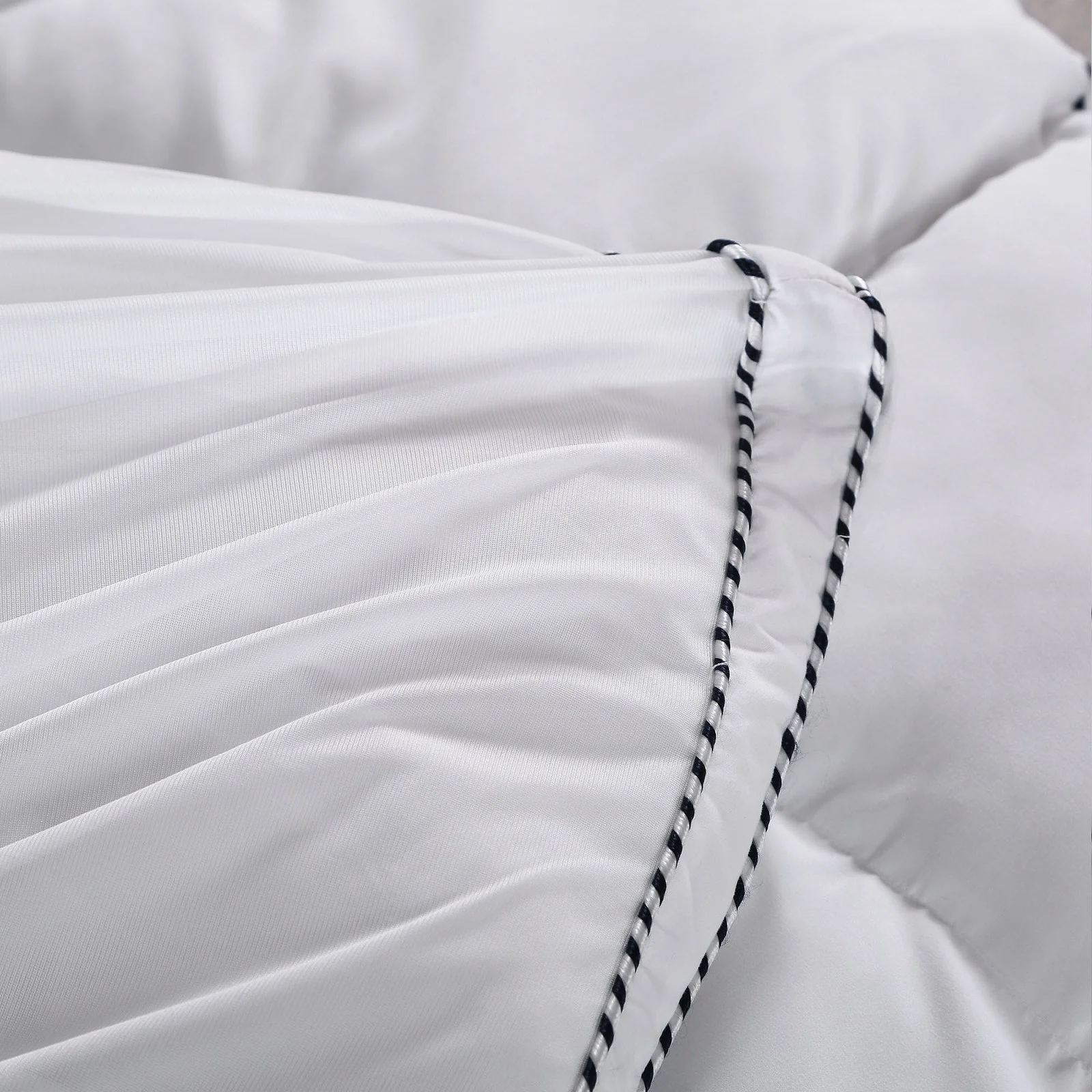 1000GSM Bamboo-Blend Mattress Topper - Image 5